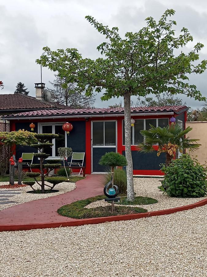 Une Pause Quelque Part Au Jardin Des Erables Et Des Niwakis Saint-Medard-de-Guizieres المظهر الخارجي الصورة
