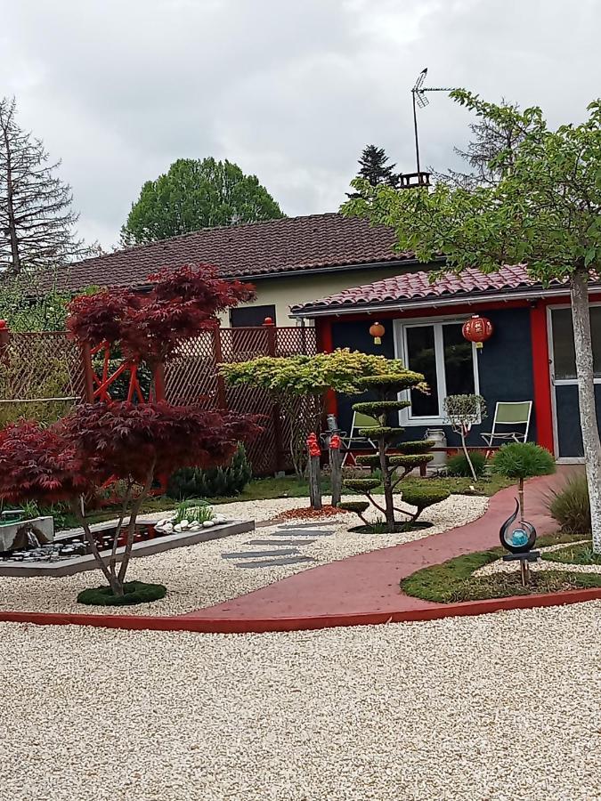 Une Pause Quelque Part Au Jardin Des Erables Et Des Niwakis Saint-Medard-de-Guizieres المظهر الخارجي الصورة
