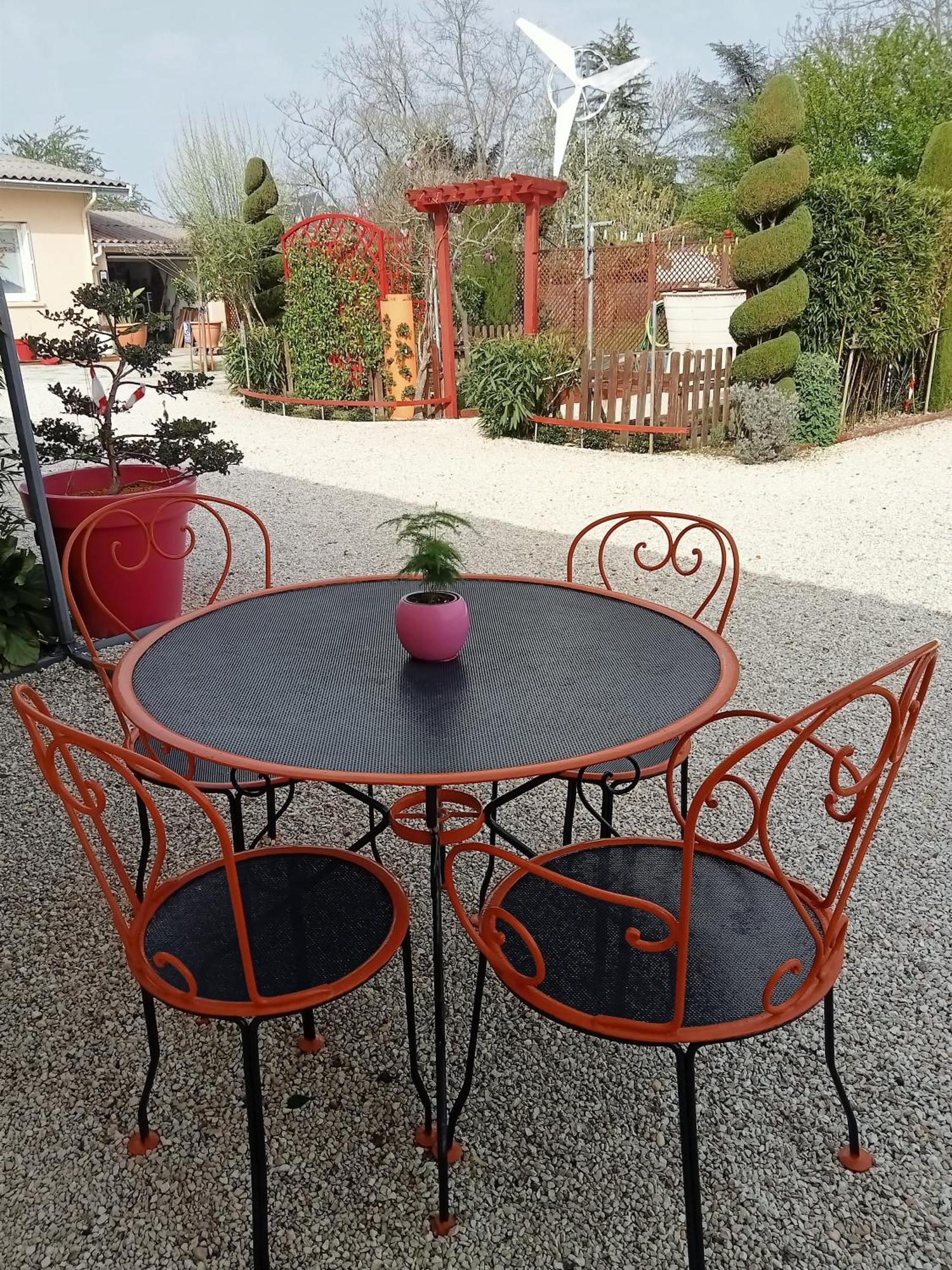 Une Pause Quelque Part Au Jardin Des Erables Et Des Niwakis Saint-Medard-de-Guizieres المظهر الخارجي الصورة