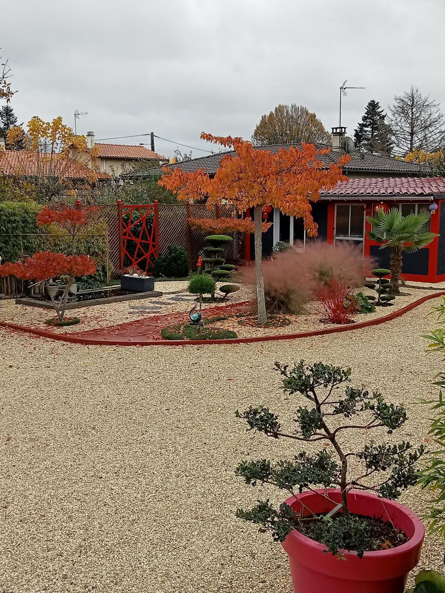 Une Pause Quelque Part Au Jardin Des Erables Et Des Niwakis Saint-Medard-de-Guizieres المظهر الخارجي الصورة