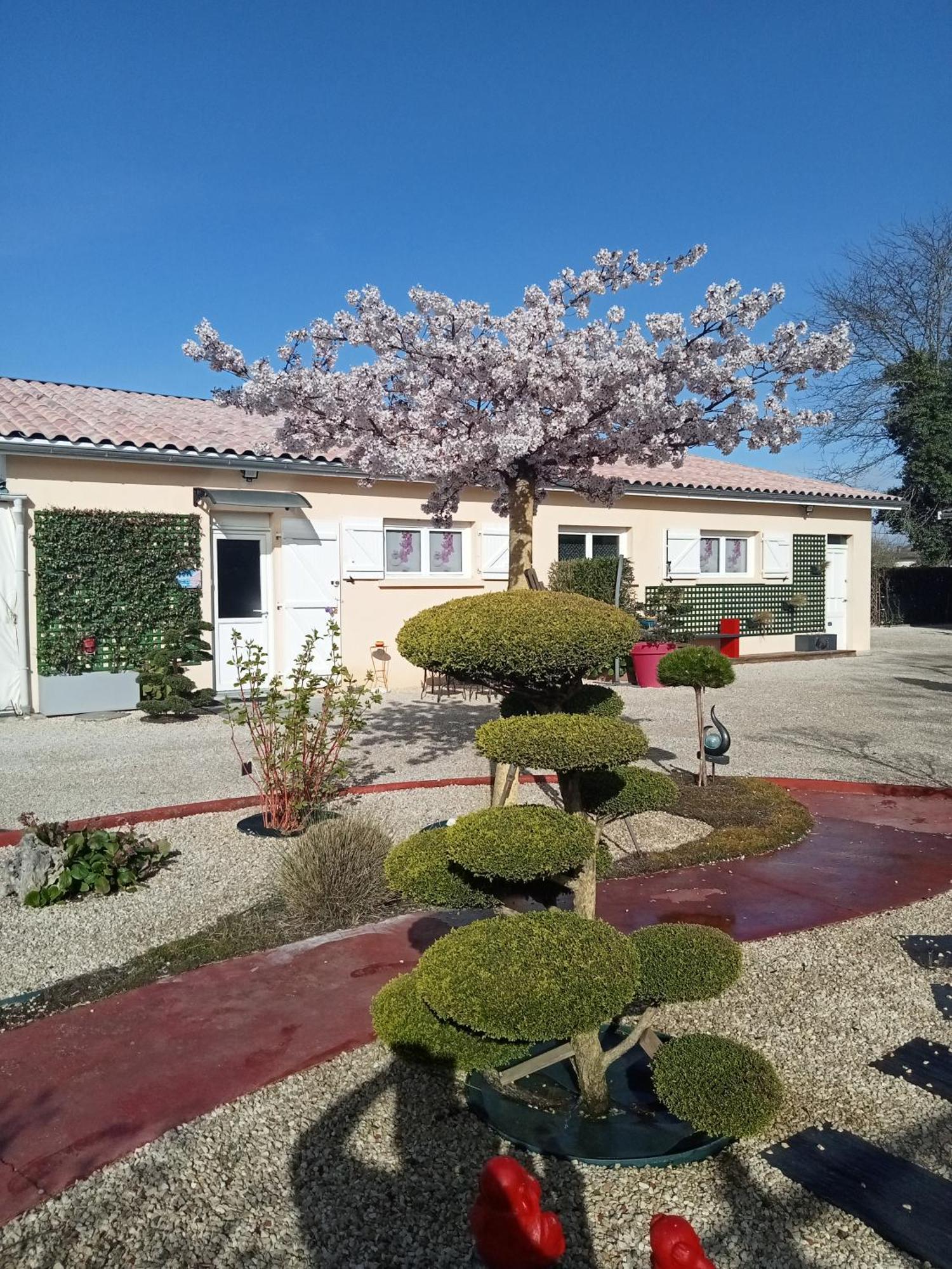 Une Pause Quelque Part Au Jardin Des Erables Et Des Niwakis Saint-Medard-de-Guizieres المظهر الخارجي الصورة